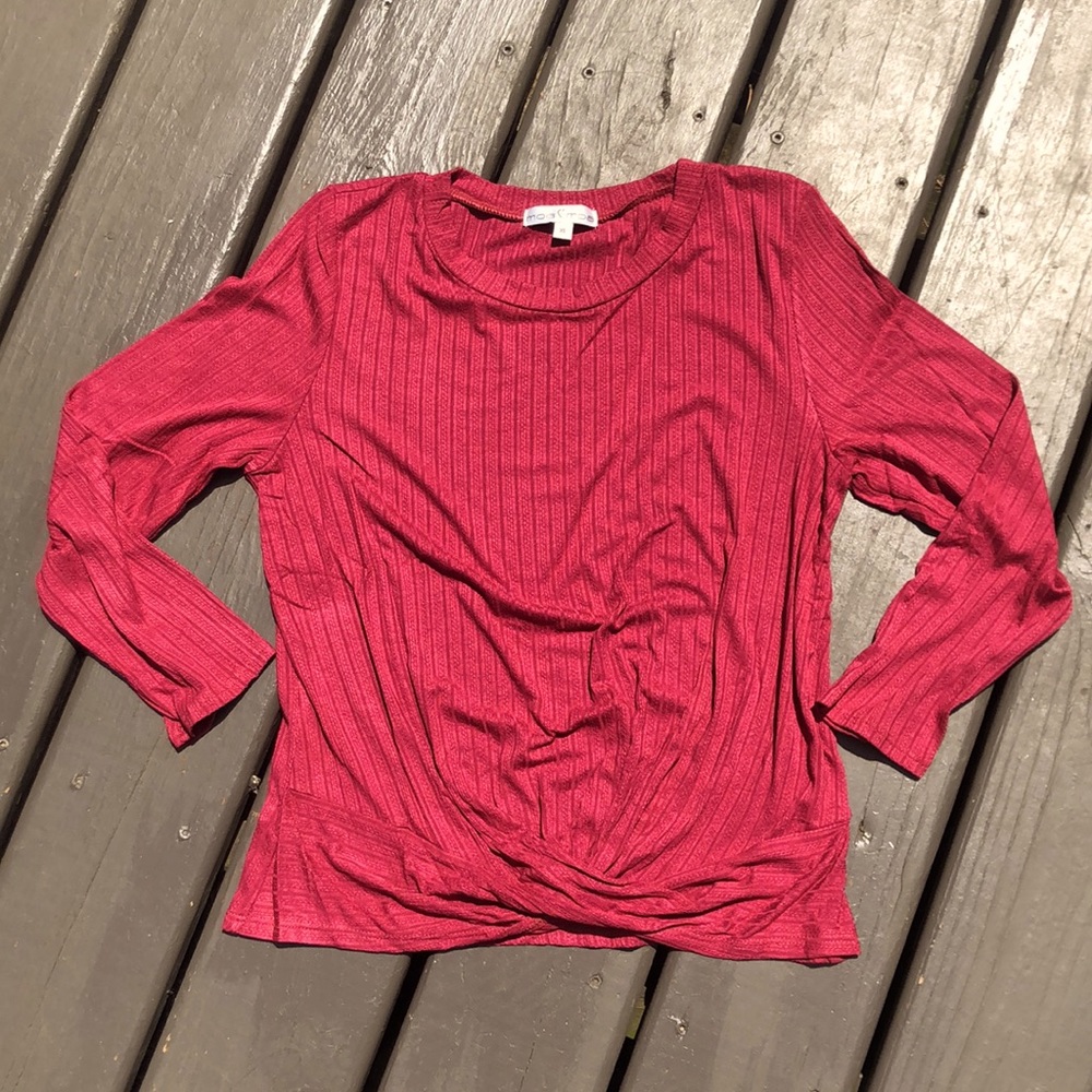 Moa Moa twist front hem top